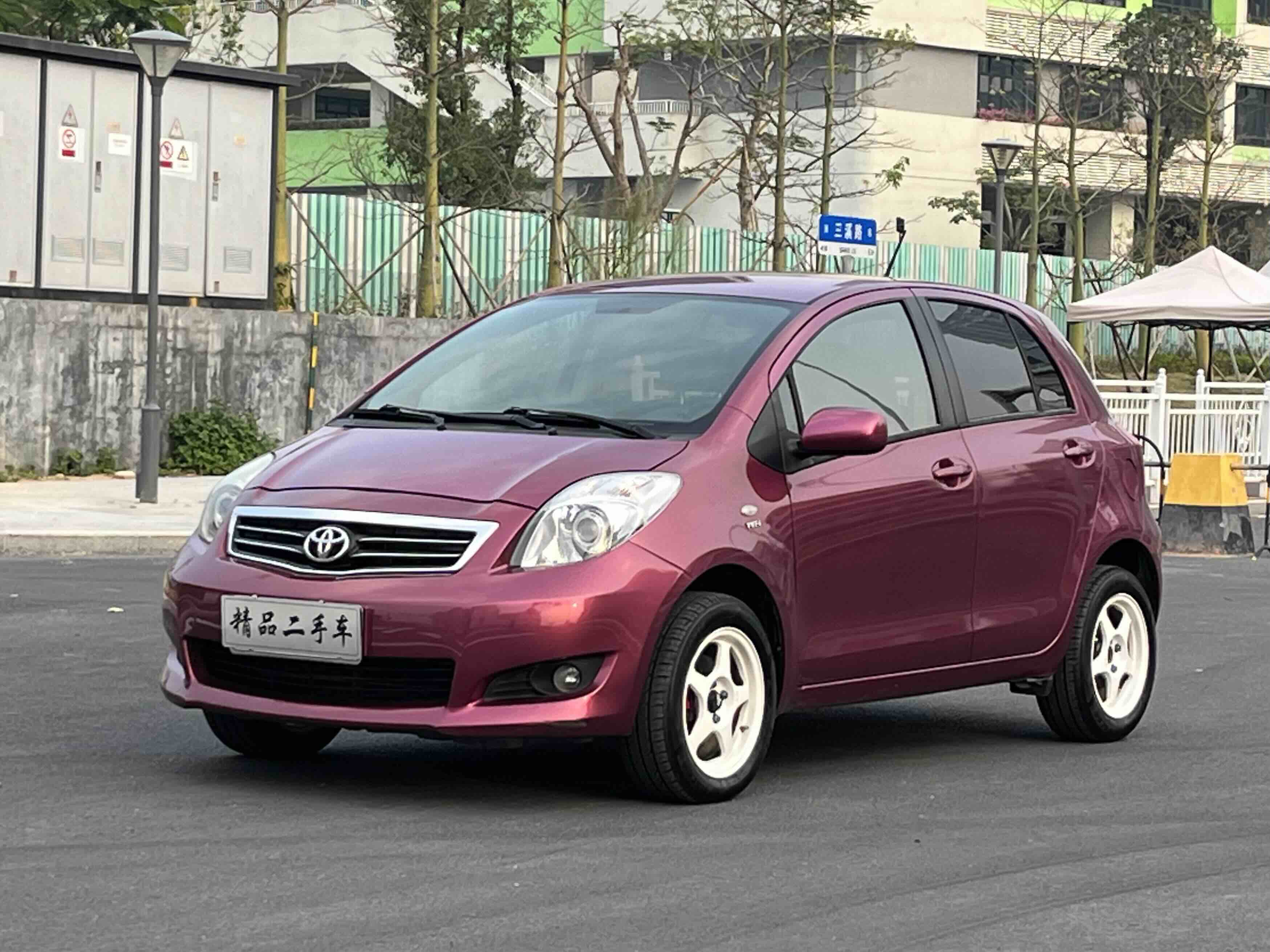 Yaris 2013 Yaris 2013 car image