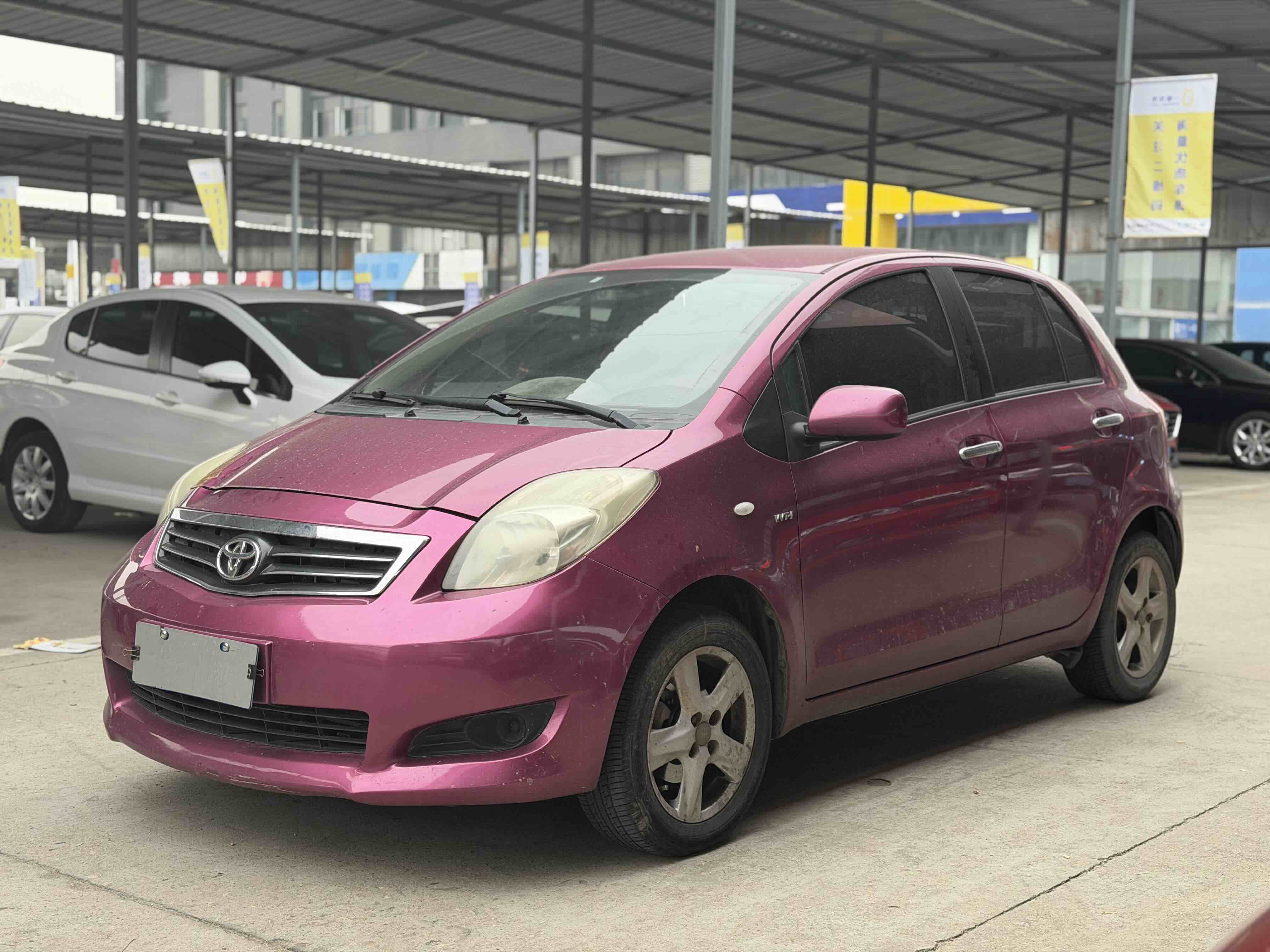 Yaris 2011 car image 
