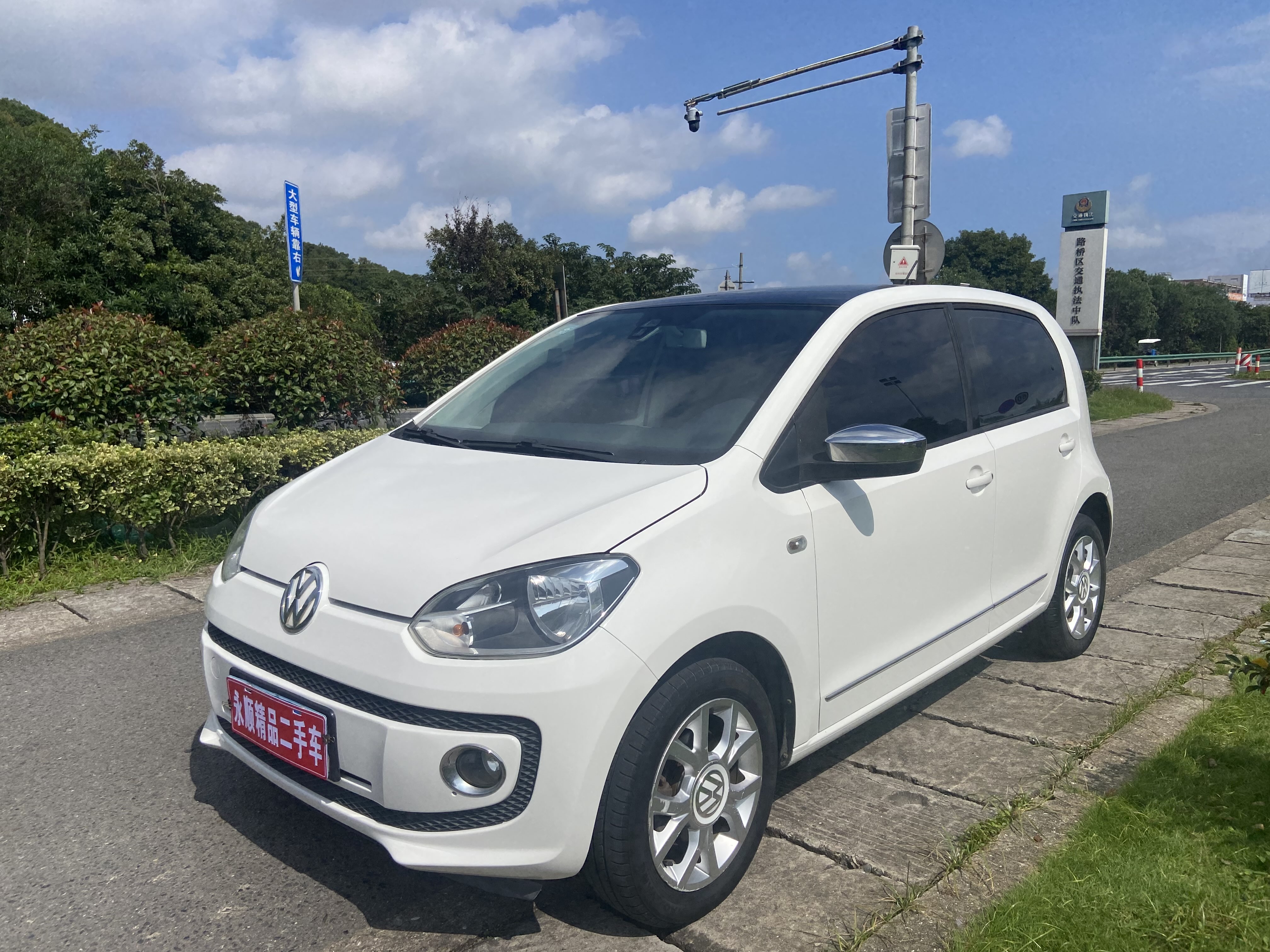 Volkswagen up! 2016 Volkswagen up! 2016 immagine di auto
