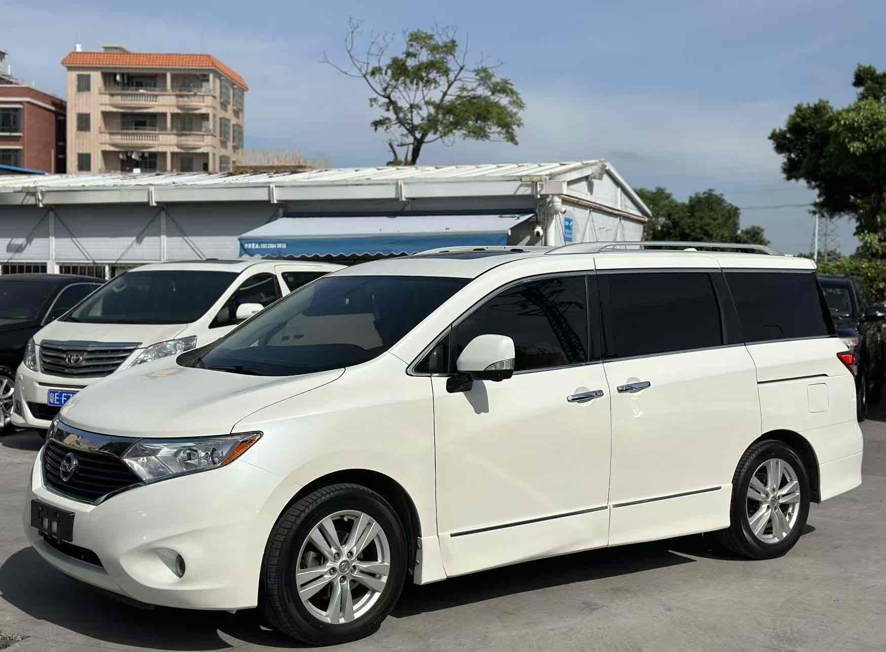 Nissan Quest 2016 汽车图片 