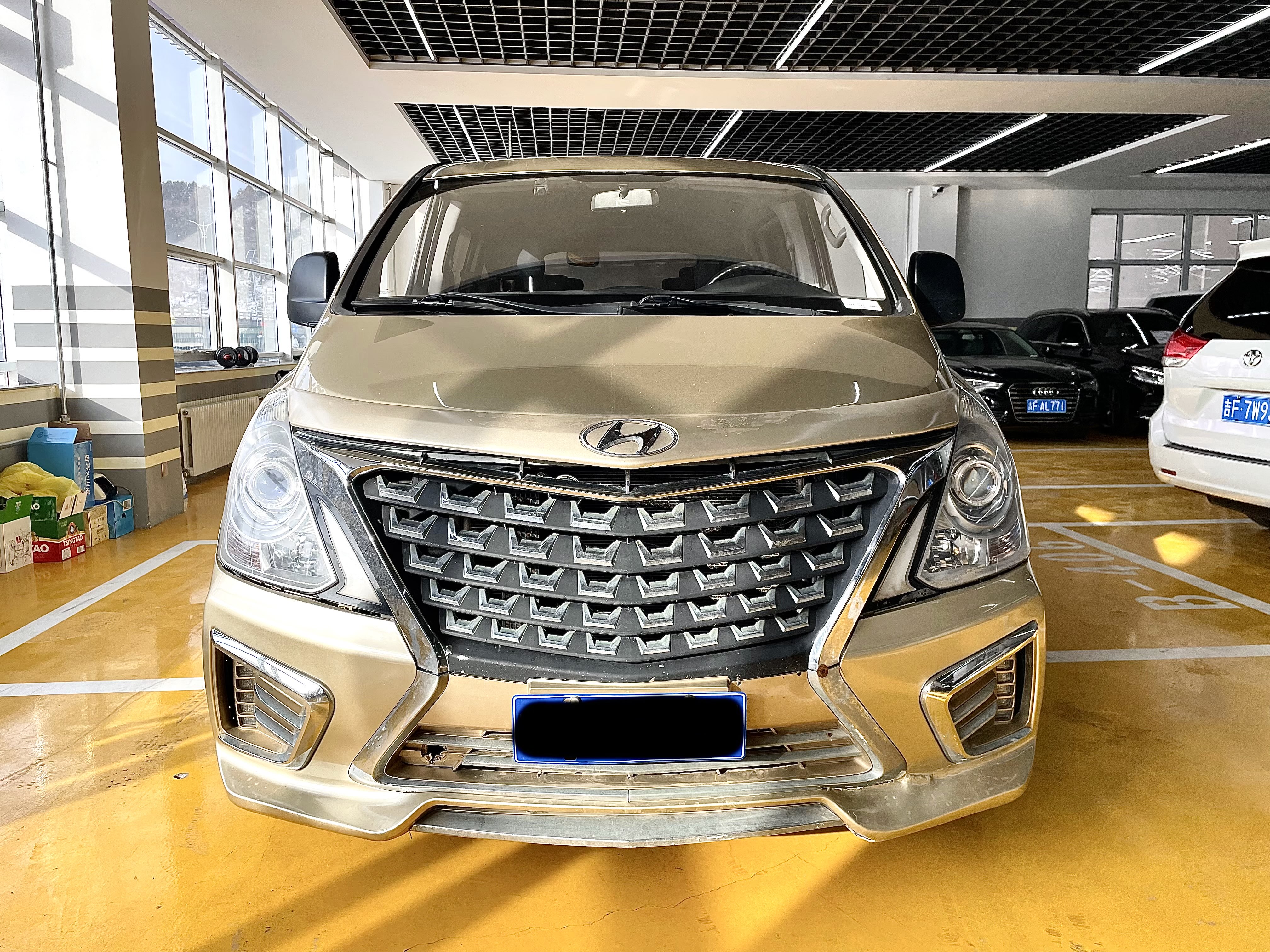 Hyundai H-1 2011 car image 