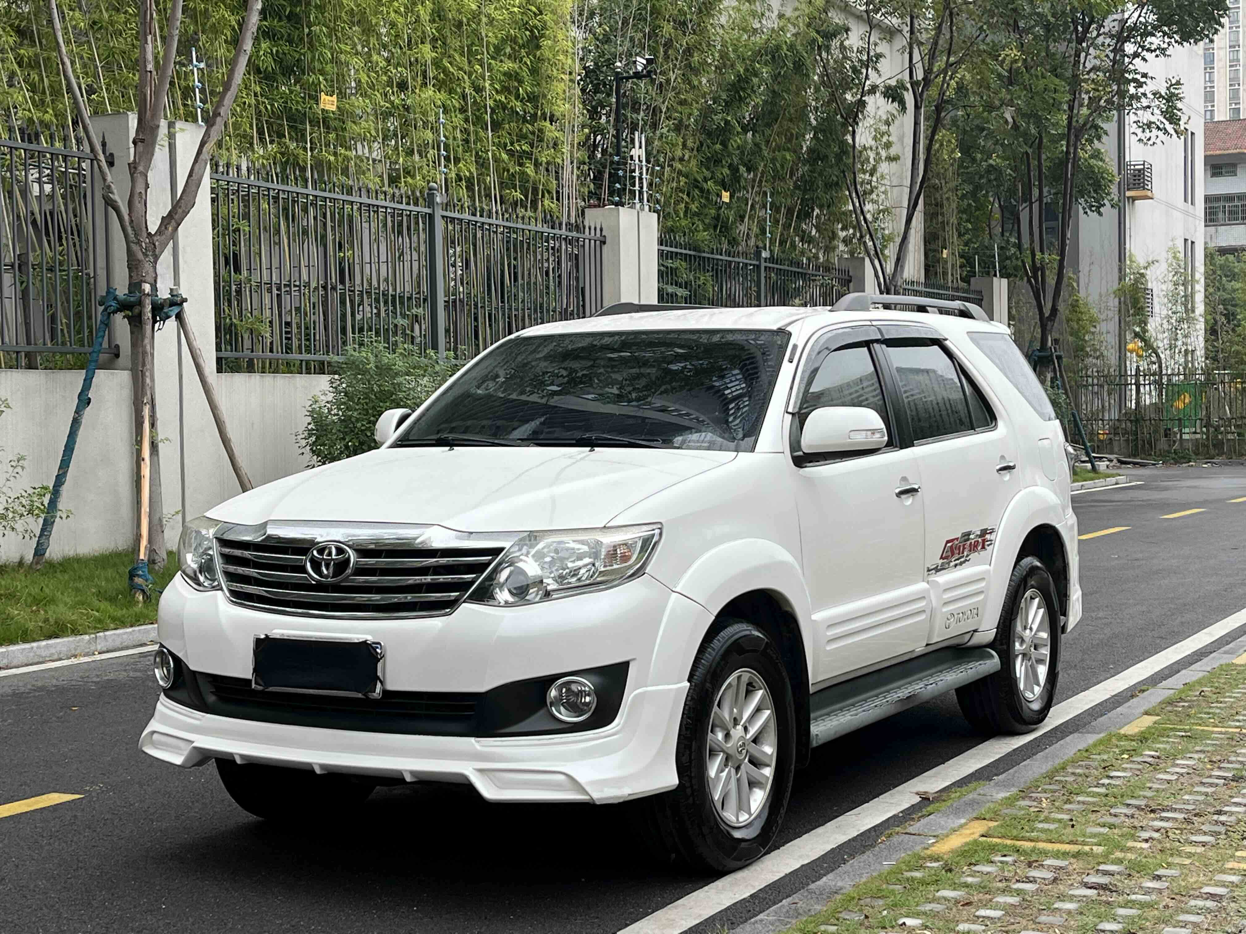Toyota Fortuner 2015 汽车图片 