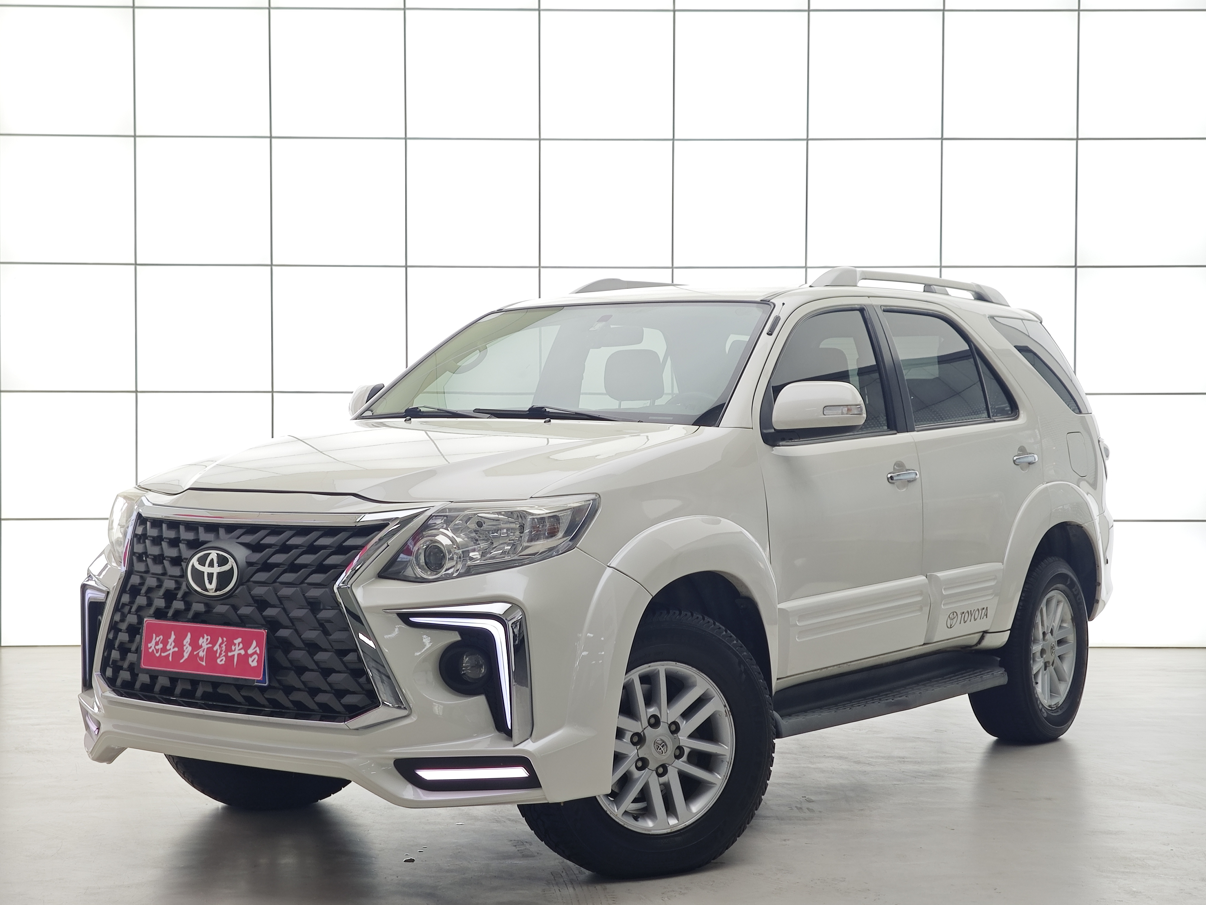 Toyota Fortuner 2017 汽车图片 