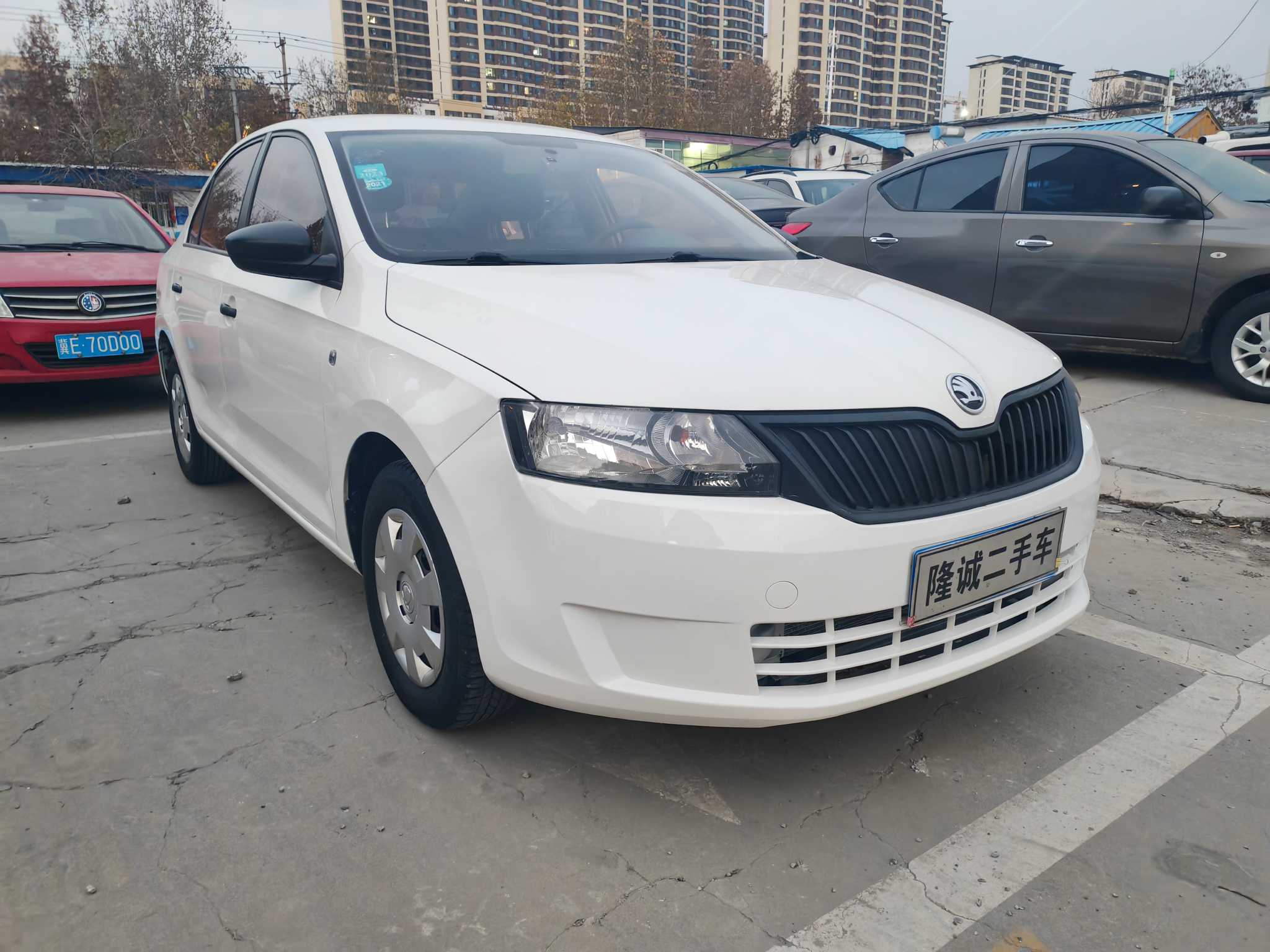 Skoda Rapid 2017 Skoda Rapid 2017 car image
