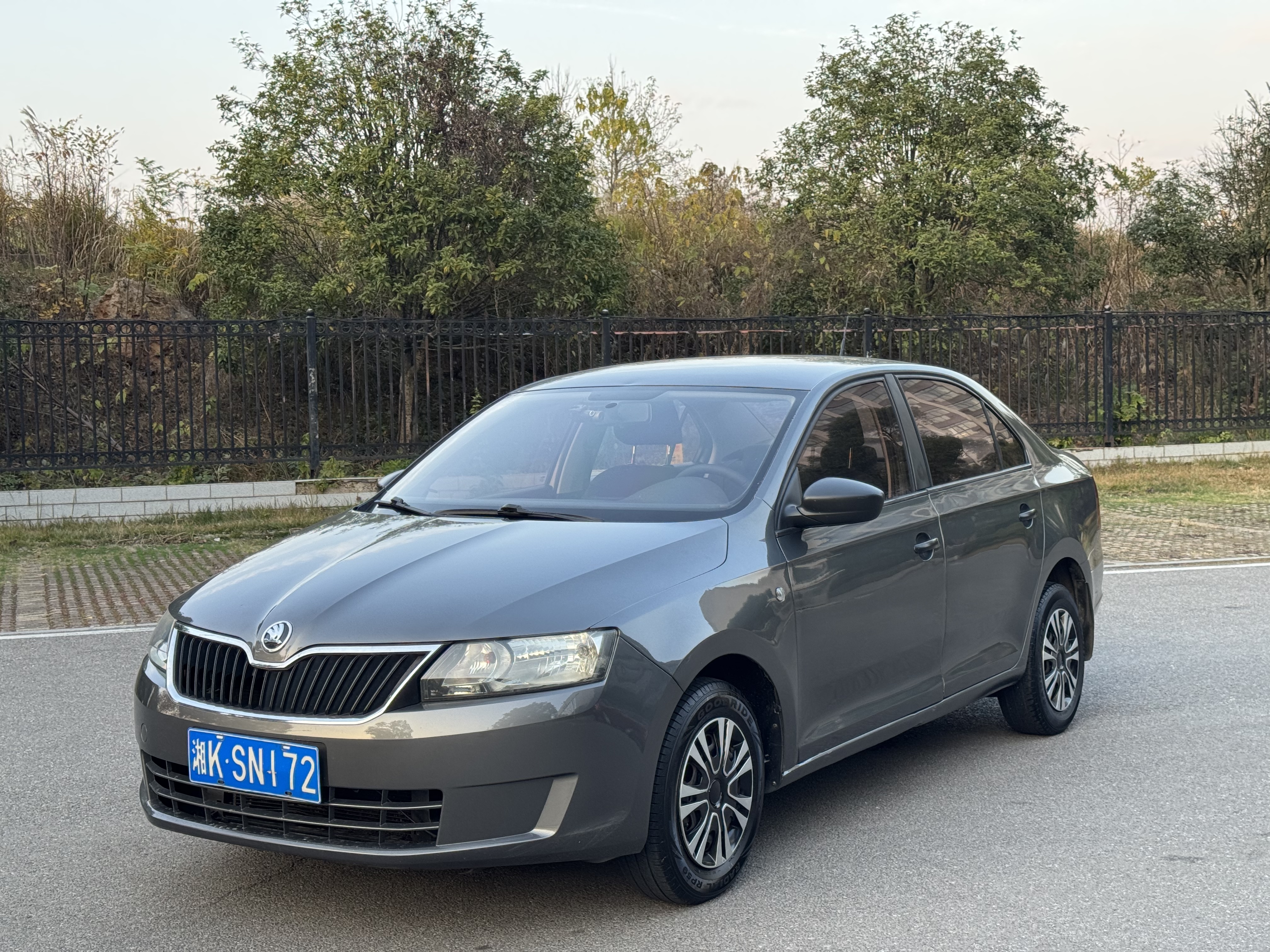 Skoda Rapid 2017 Skoda Rapid 2017 car image