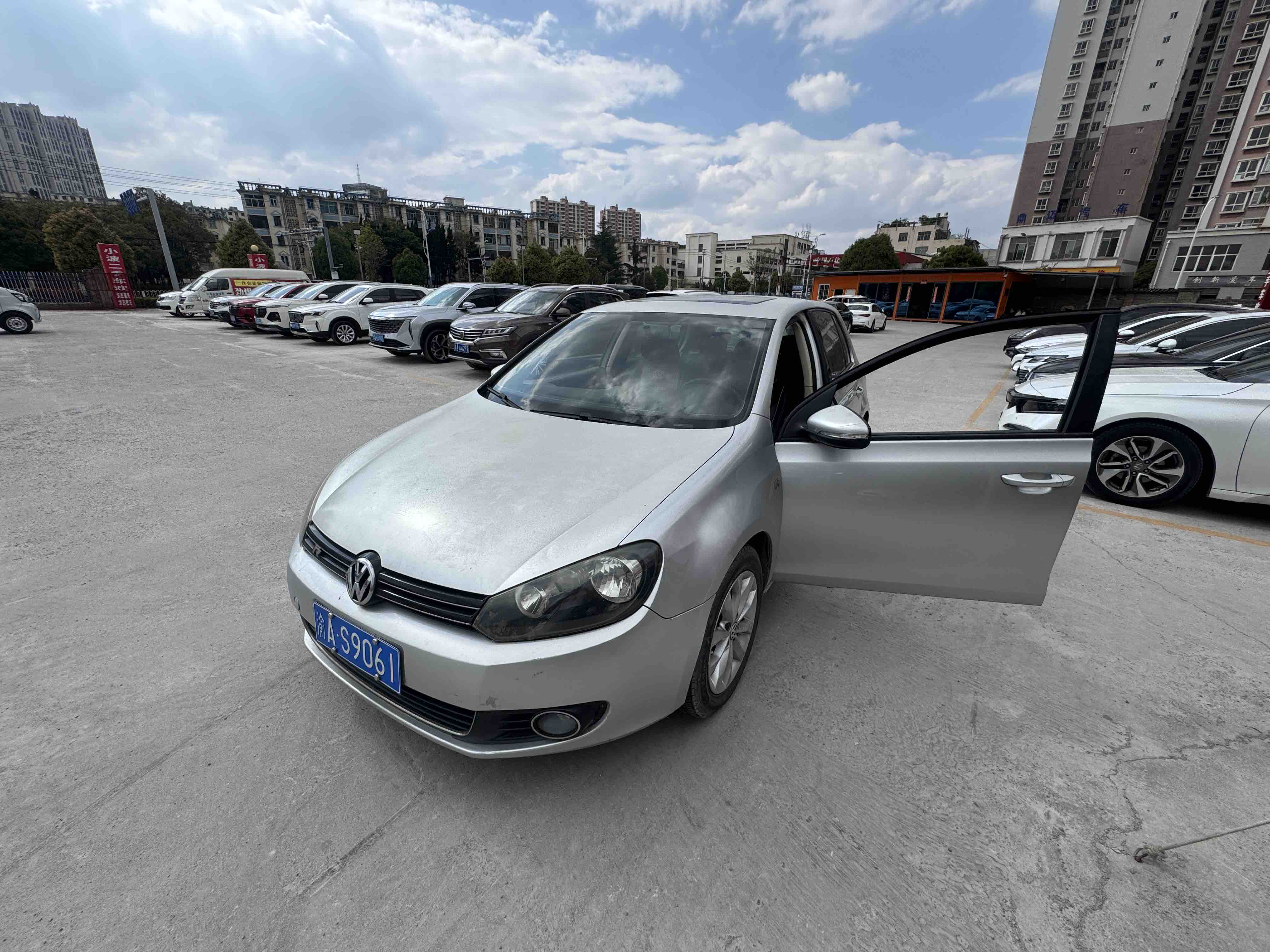 Volkswagen Golf 2011 car image 