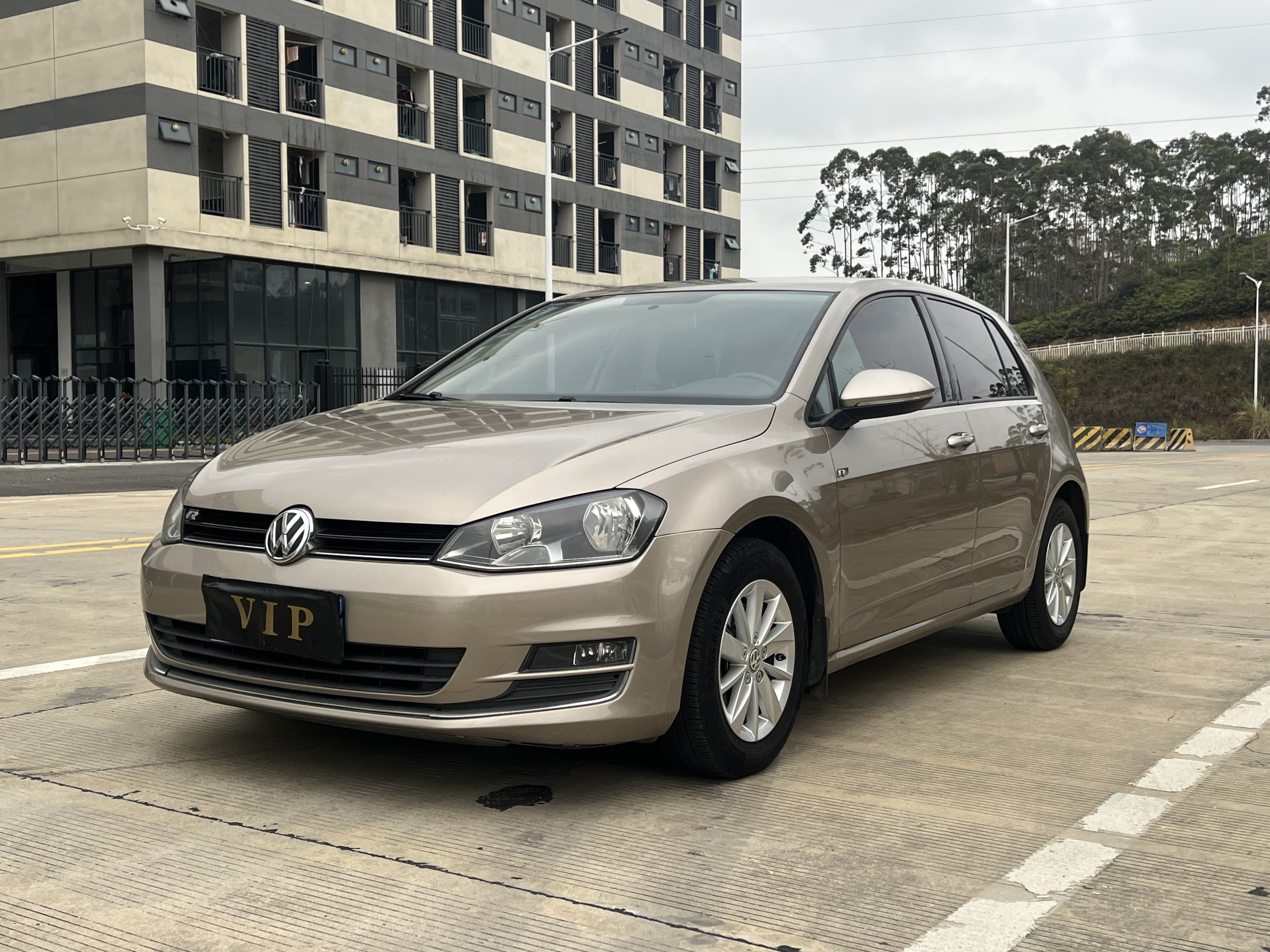 Volkswagen Golf 2015 Volkswagen Golf 2015 car image