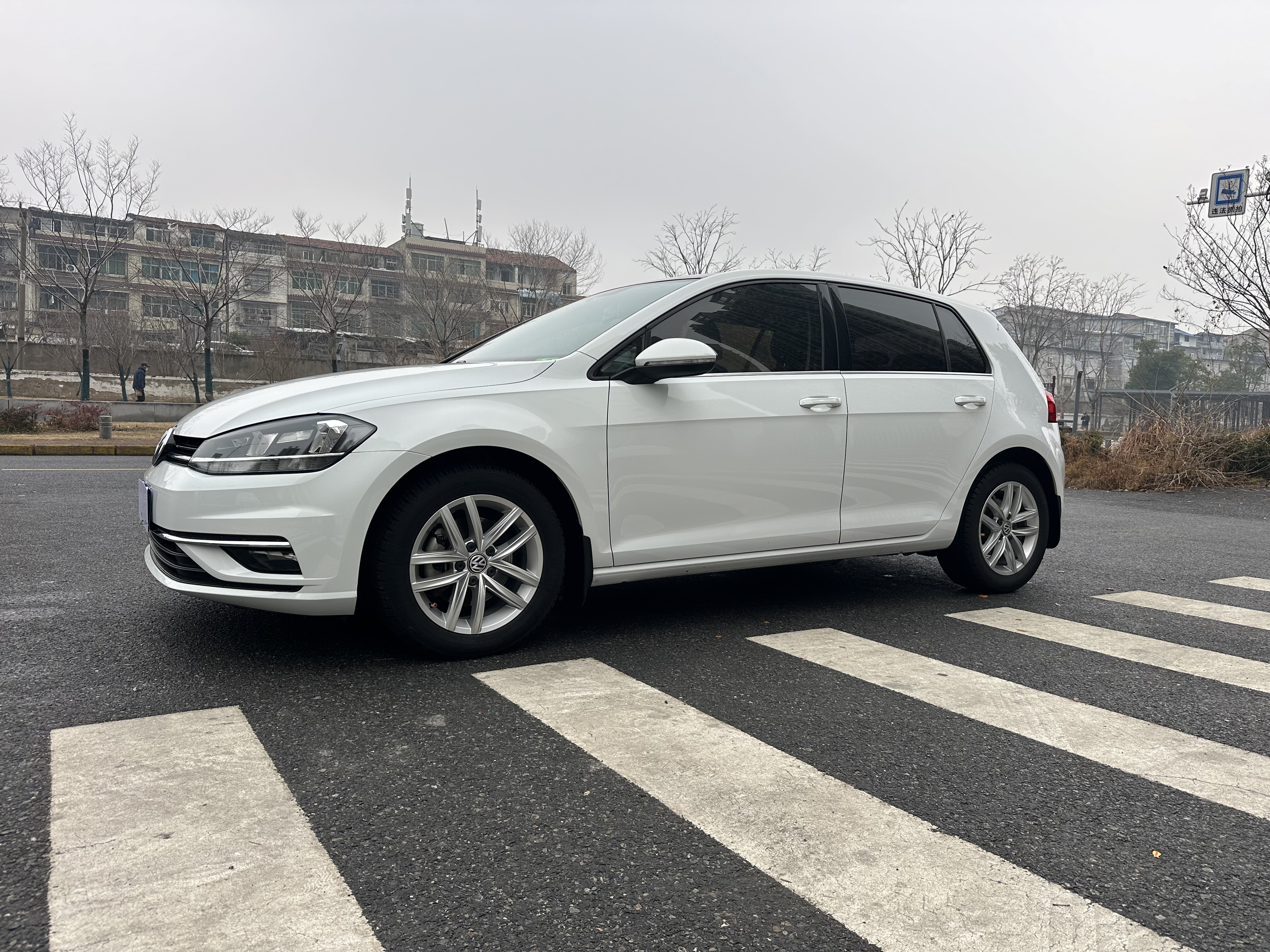 Volkswagen Golf 2018 car image 