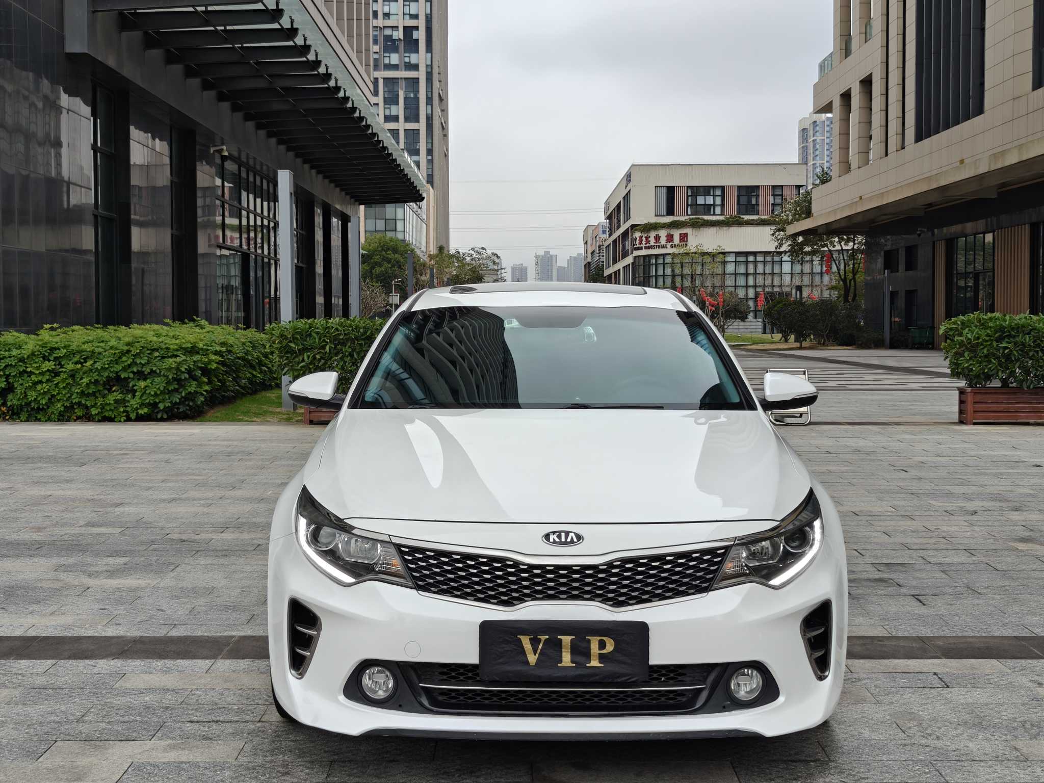 Kia K5 2017 Kia K5 2017 car image