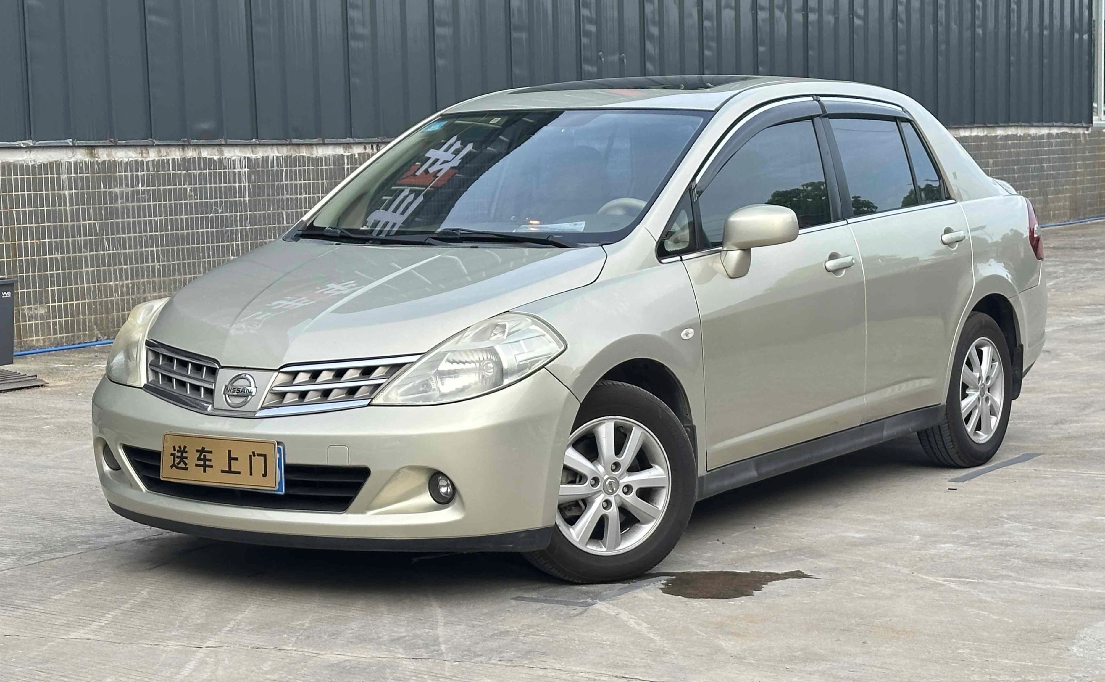 Nissan Tiida Sedan 2010 汽车图片 