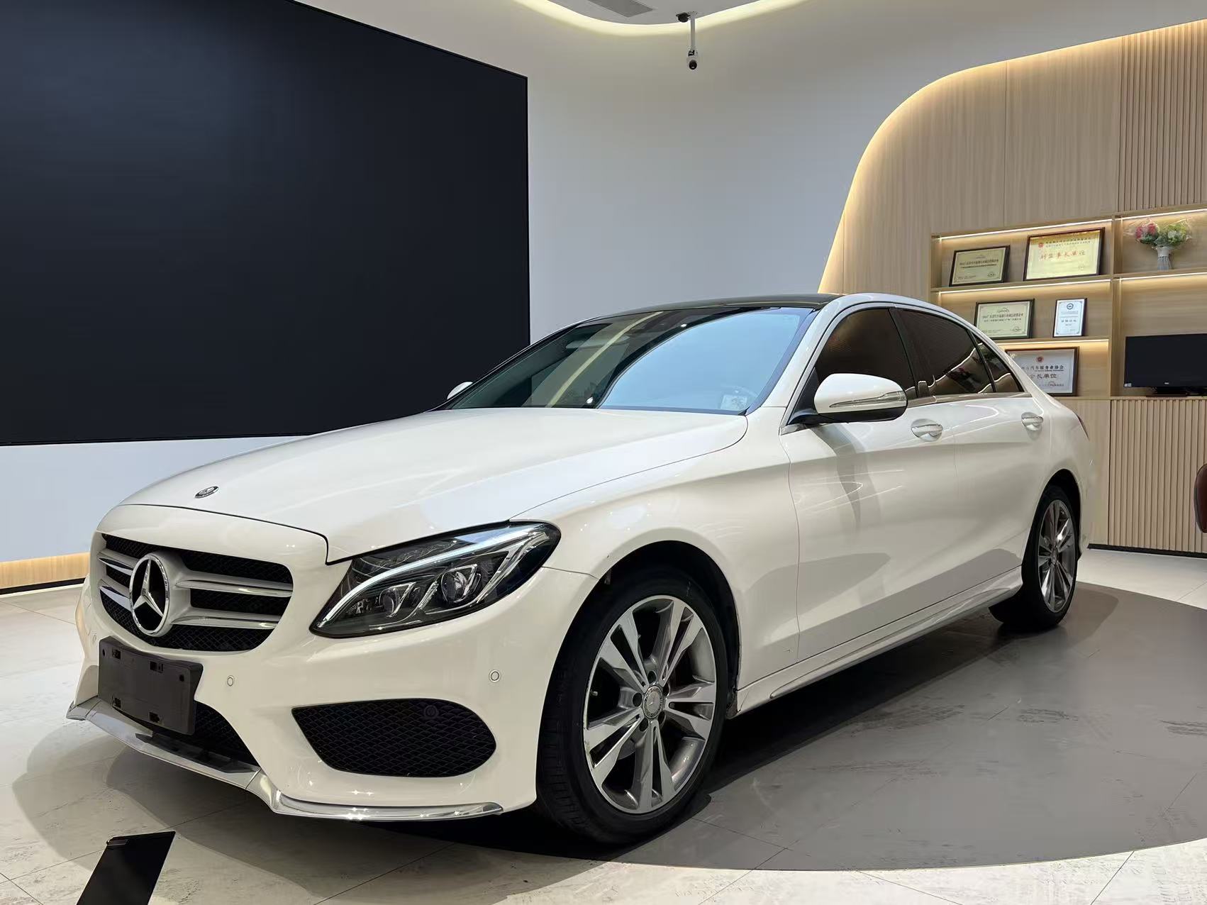 Mercedes-Benz C Class 2015 car image 