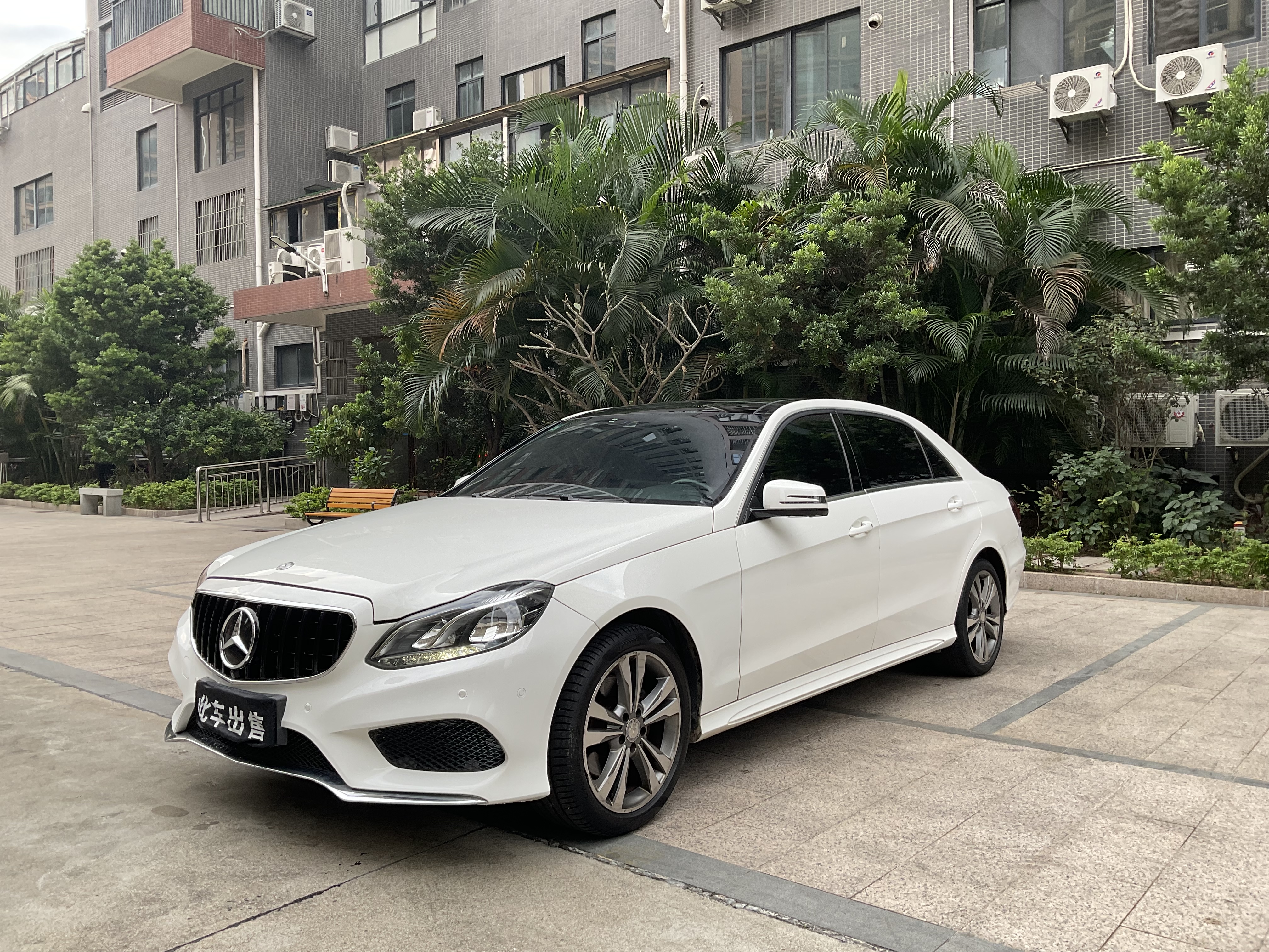 Mercedes-Benz E Class 2015 car image 