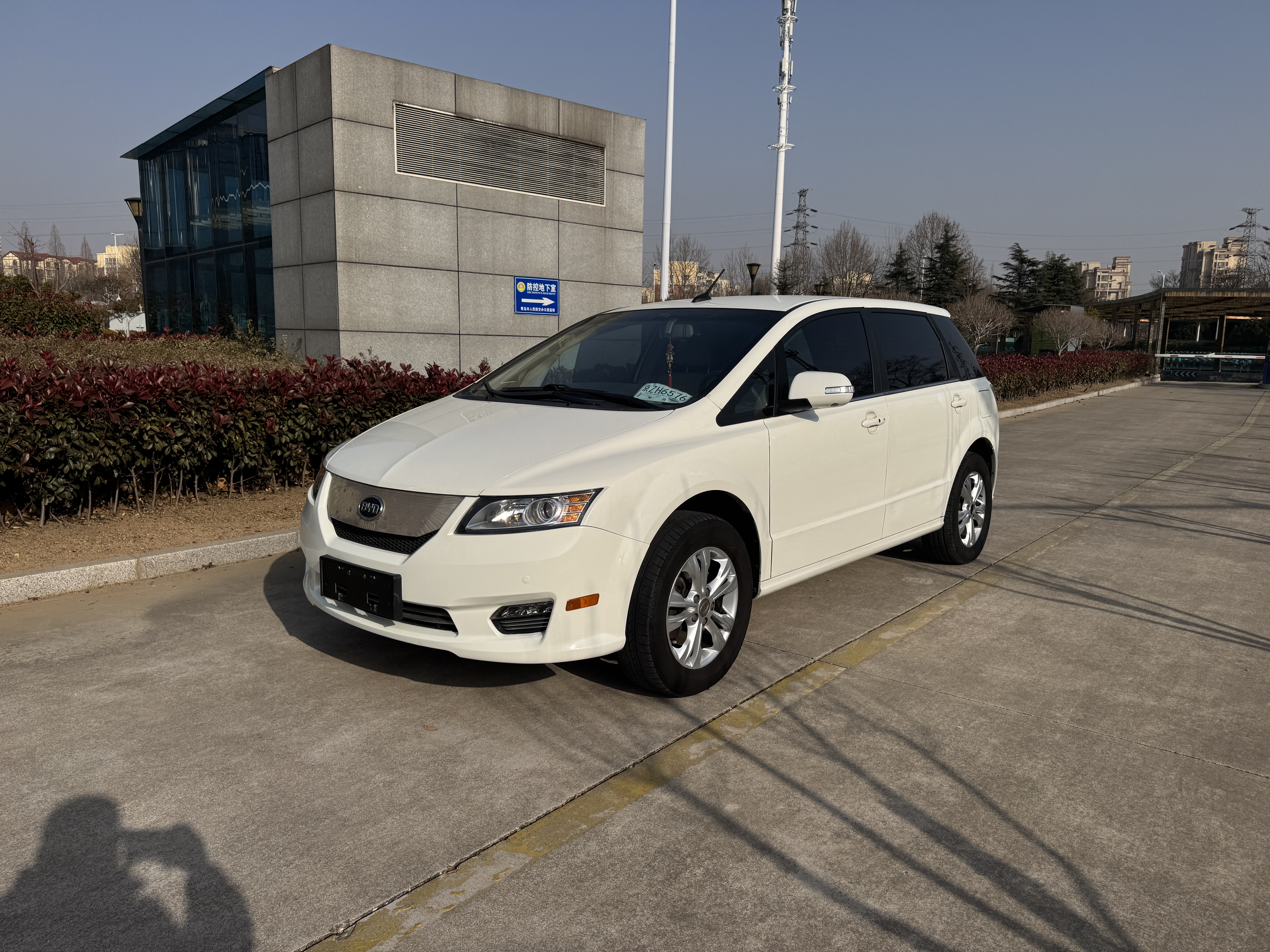 BYD e6 2016 car image 