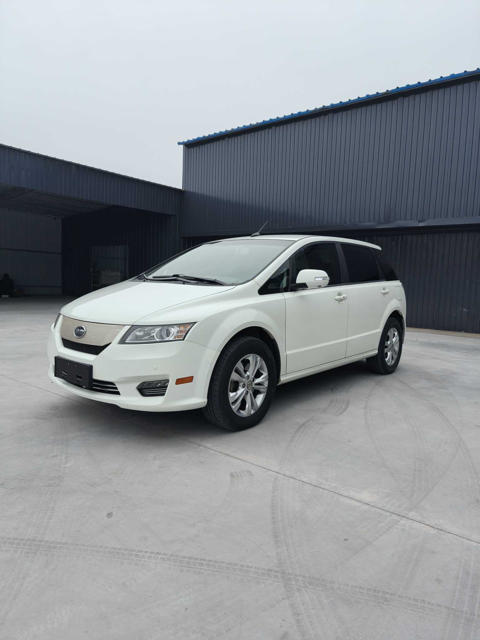 BYD e6 2016 car image 