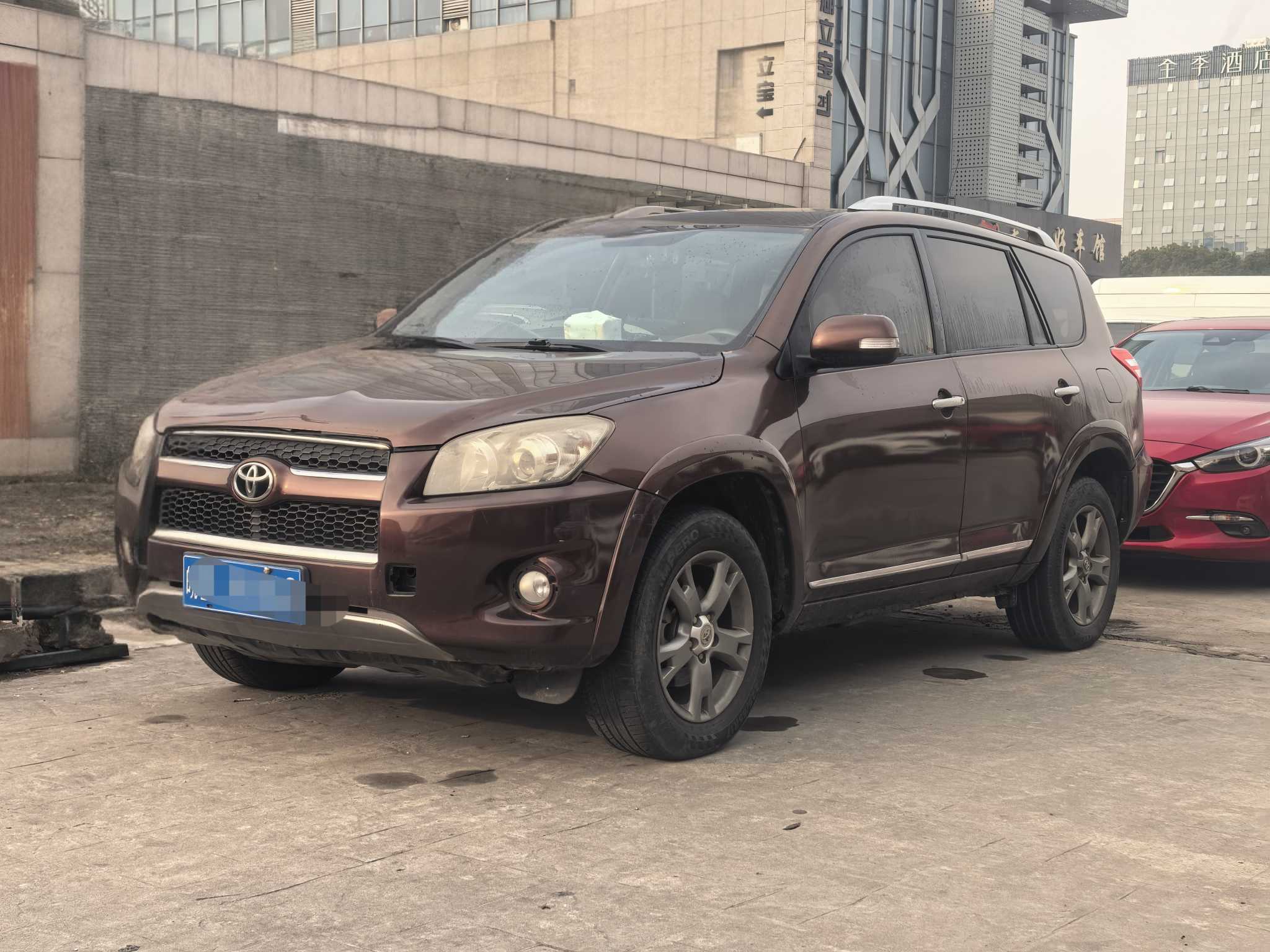 Toyota RAV4 2012 car image 