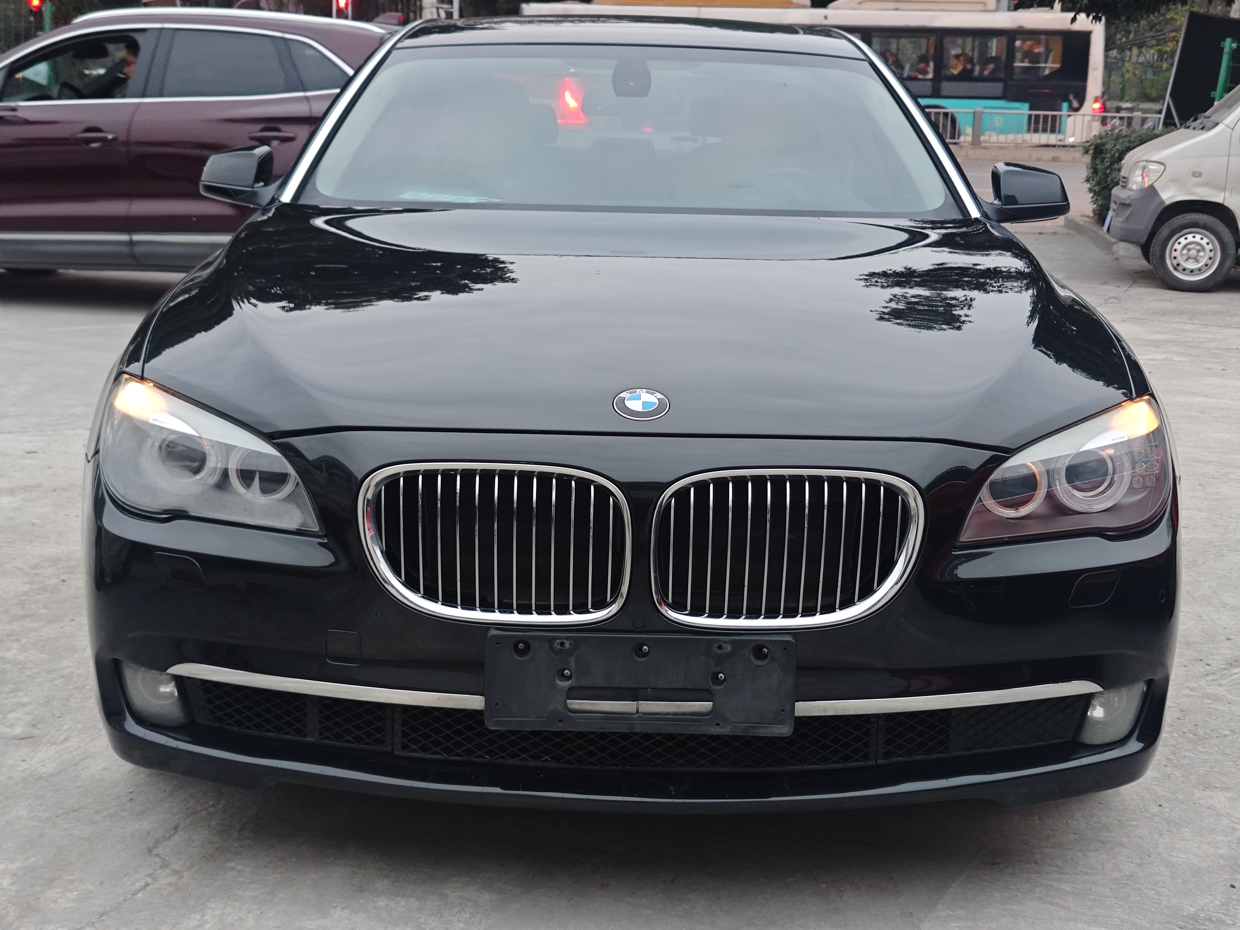BMW 7 Series 2012 BMW 7 Series 2012 car image