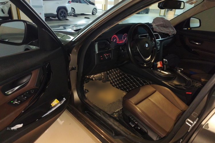 BMW 3 Series 2019 car image #18