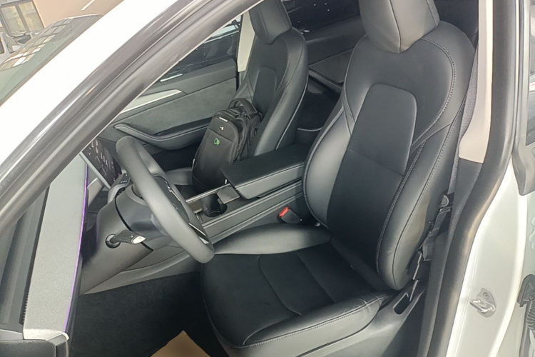 Tesla Model Y 2024 #15 Tesla Model Y 2024 car image #15