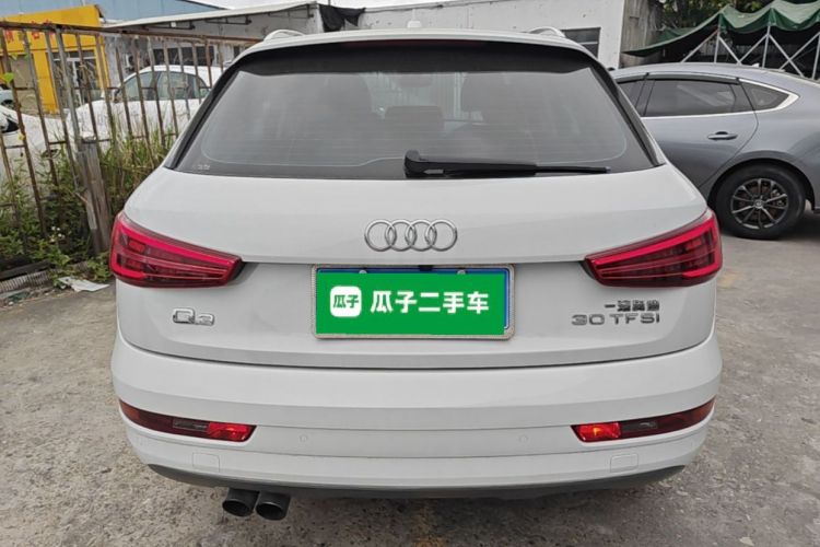 Audi Q3 2018 car image #6