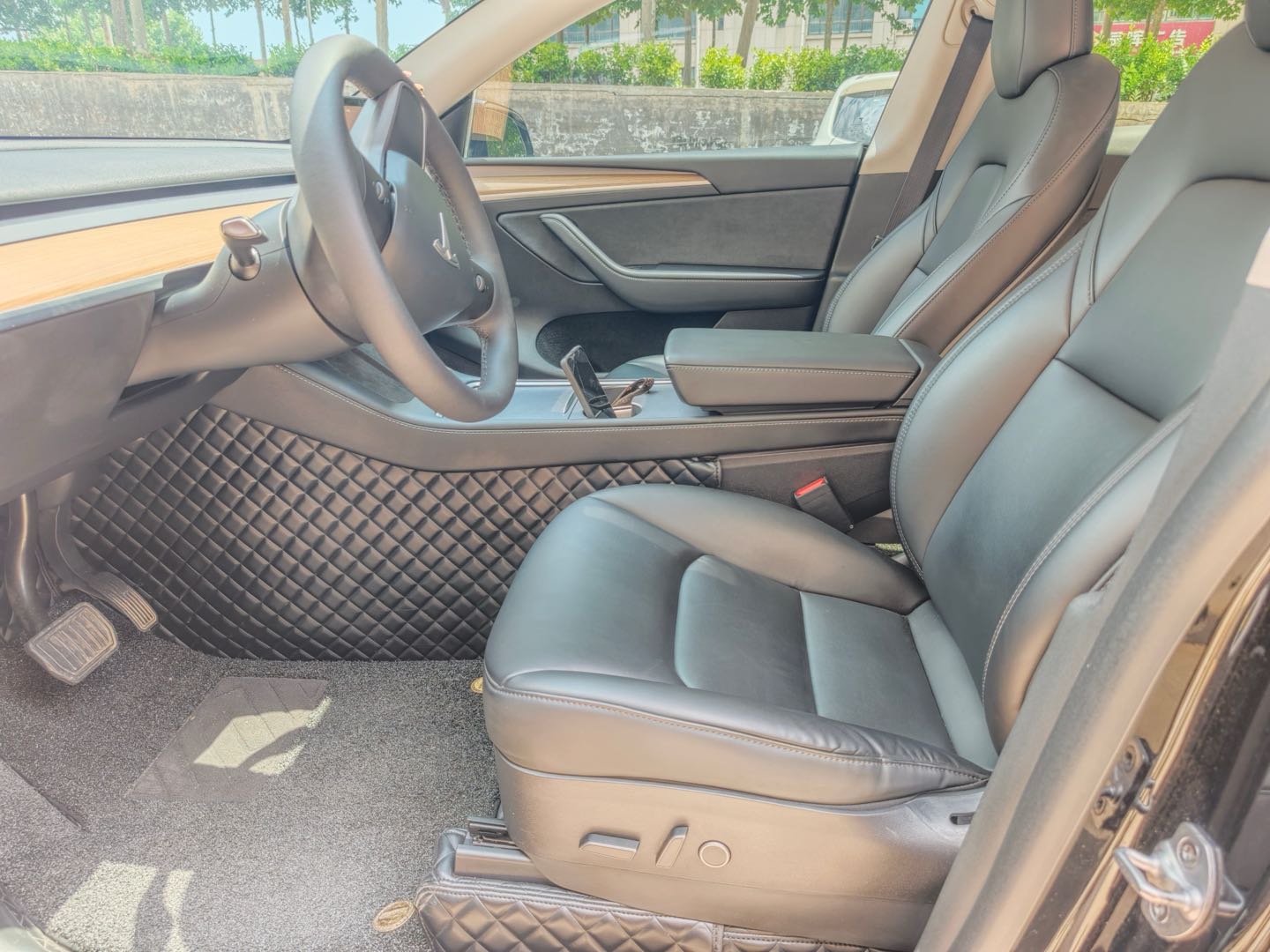 Tesla Model Y 2022 car image #11