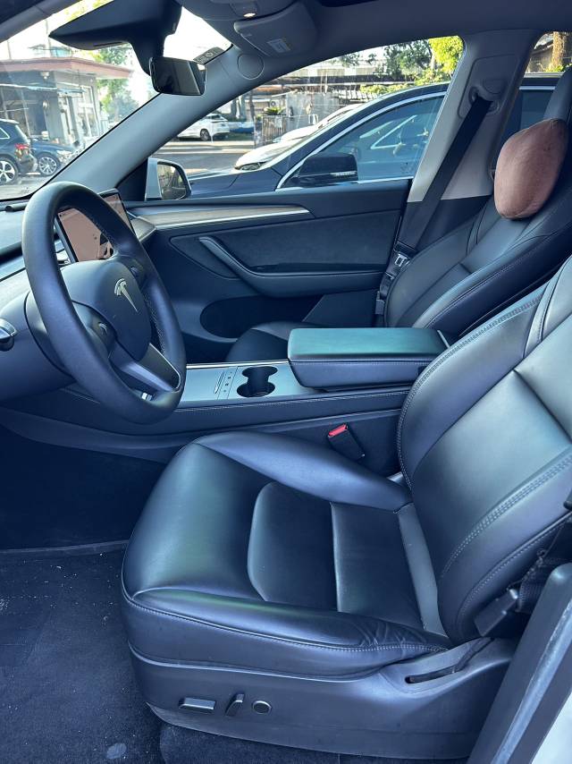 Tesla Model Y 2022 #4 Tesla Model Y 2022 car image #4
