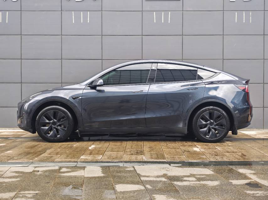 Tesla Model Y 2024 #4 Tesla Model Y 2024 car image #4