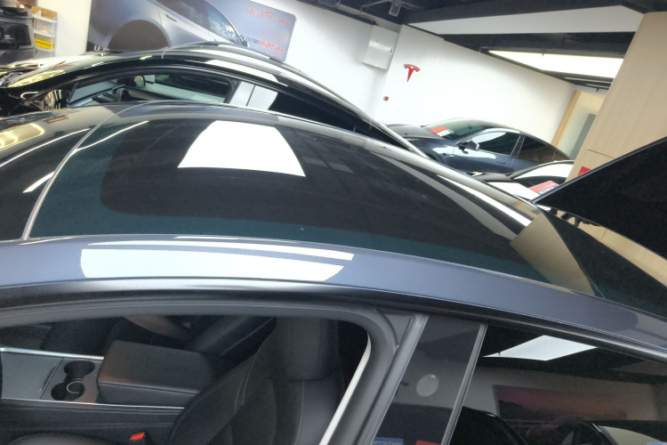 Tesla Model Y 2021 car image #25