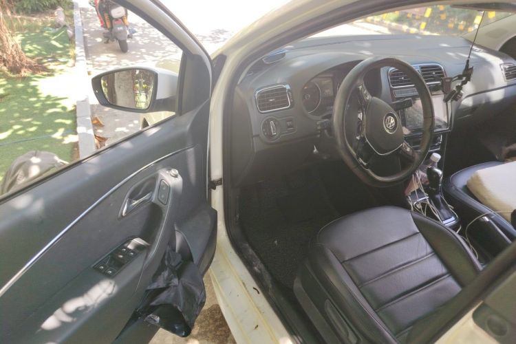 Volkswagen Polo 2016 car image #9