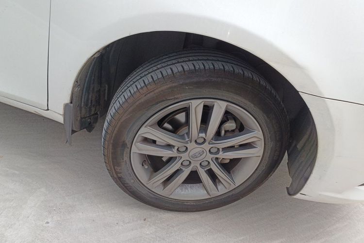 GEELY Emgrand 2017 car image #6