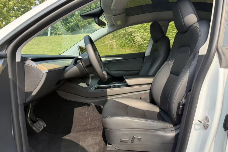 Tesla Model Y 2022 #15 Tesla Model Y 2022 car image #15
