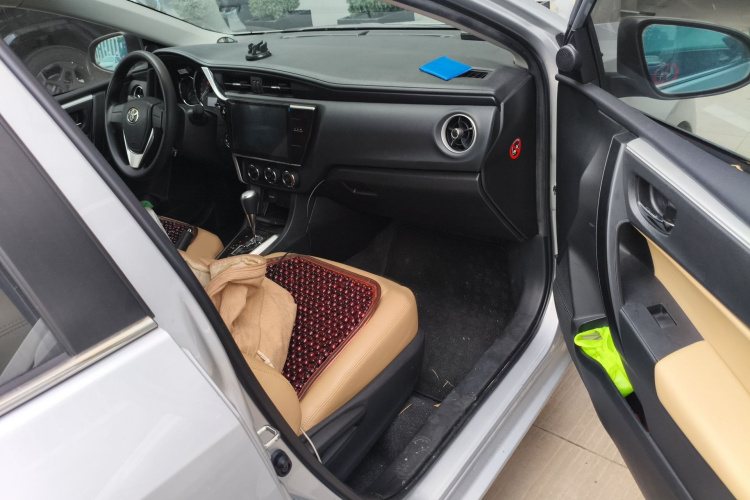 Toyota Corolla 2019 immagine di auto #27