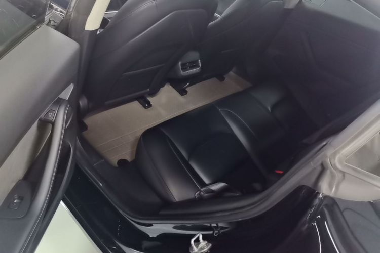 Tesla Model 3 2023 car image #17