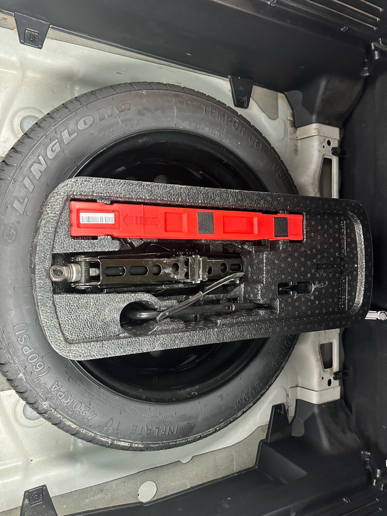 GEELY Vision X6 2023 car image #12