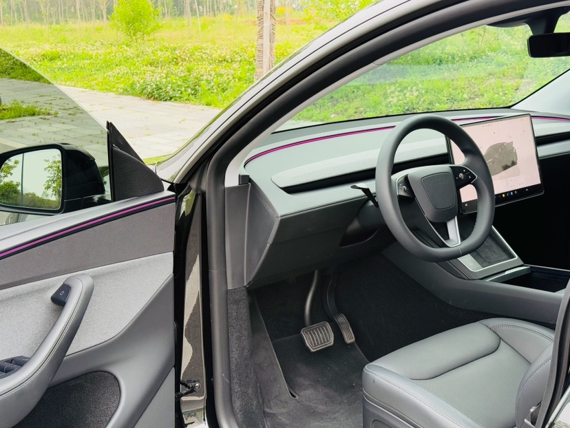 Tesla Model Y 2025 #3 Tesla Model Y 2025 car image #3
