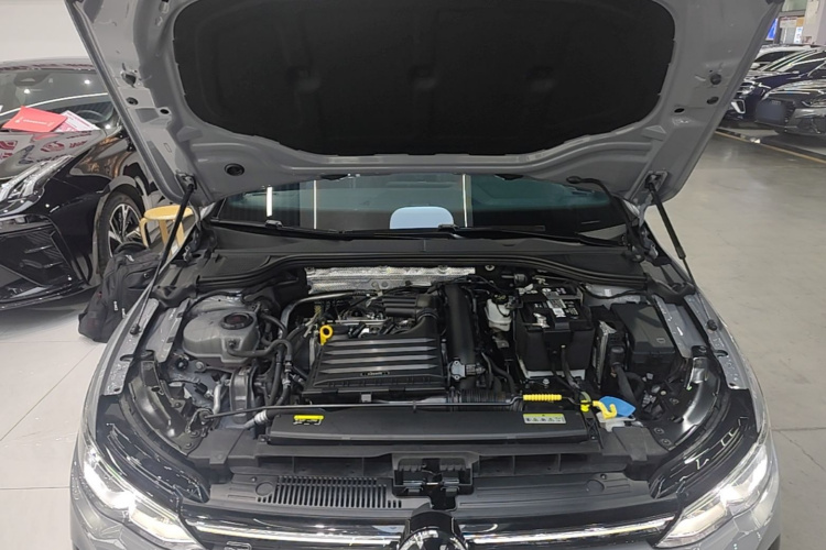 Volkswagen Golf 2024 car image #20