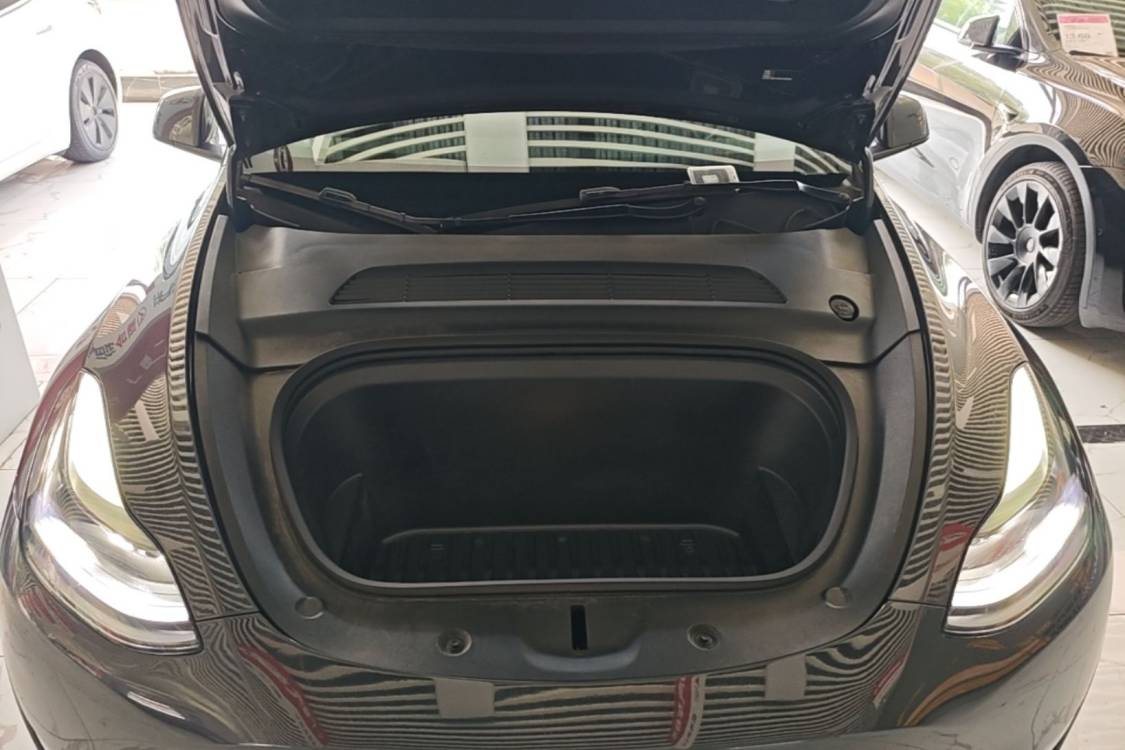 Tesla Model Y 2024 #11 Tesla Model Y 2024 car image #11