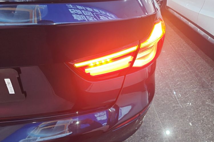 BMW 3 Series GT 2018 #8 BMW 3 Series GT 2018 car image #8