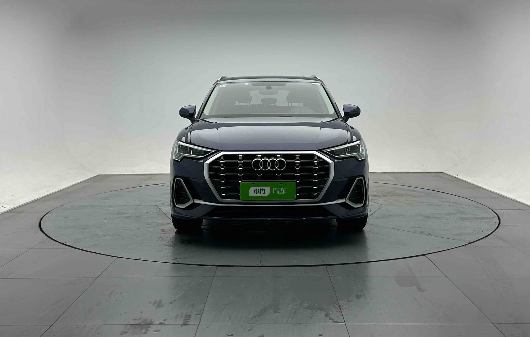 Audi Q3 2022 car image #2