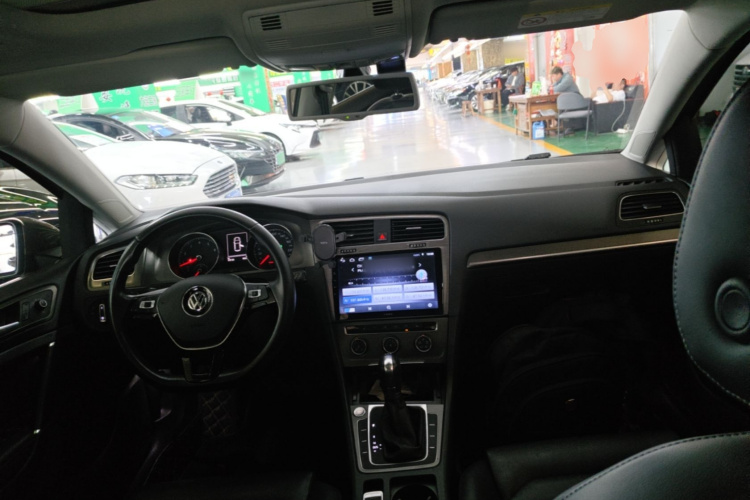 Volkswagen Golf 2016 car image #10