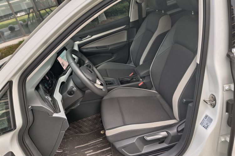 Volkswagen Golf 2022 car image #19