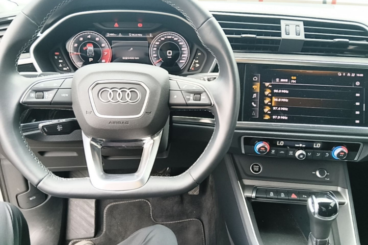 Audi Q3 2023 immagine di auto #10