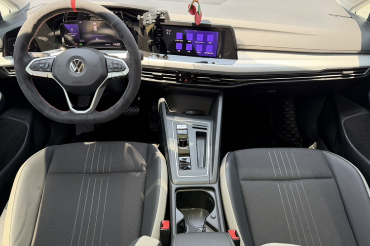 Volkswagen Golf 2023 car image #9