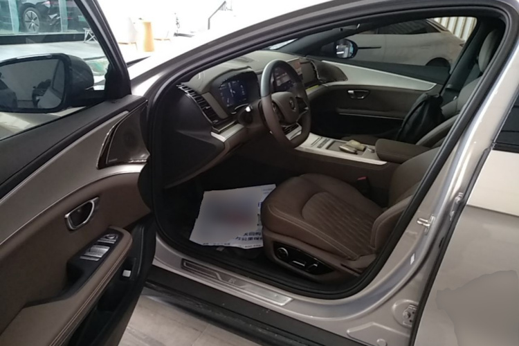BYD Han 2025 car image #19
