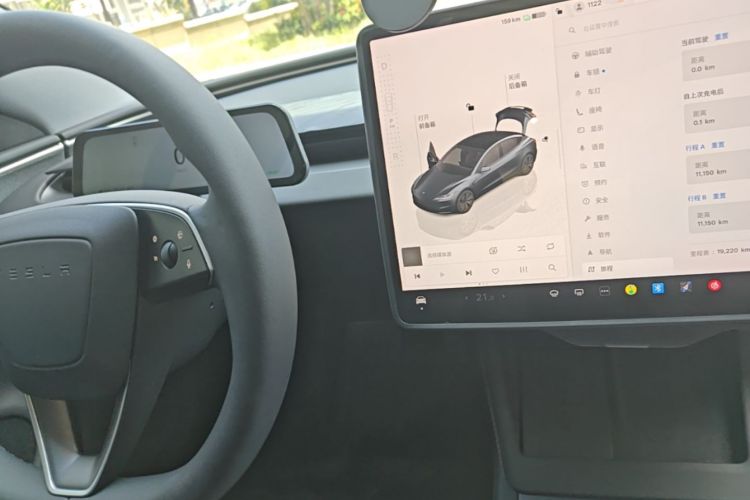 Tesla Model 3 2024 car image #18