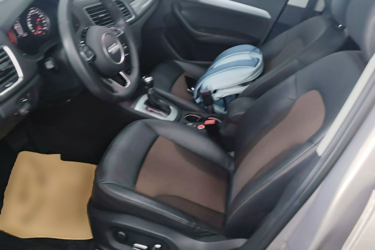 Audi Q3 2018 car image #15