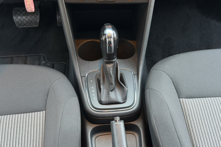 Volkswagen Polo 2016 car image #16
