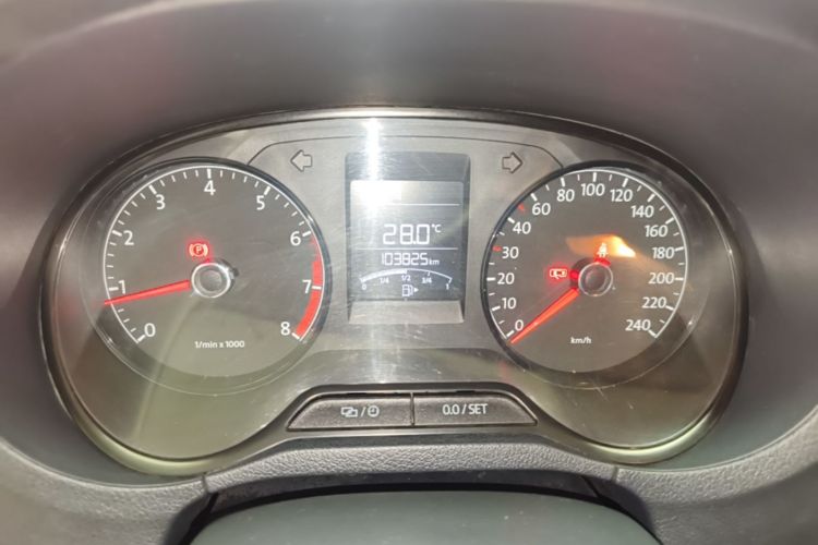 Volkswagen Polo 2015 car image #12