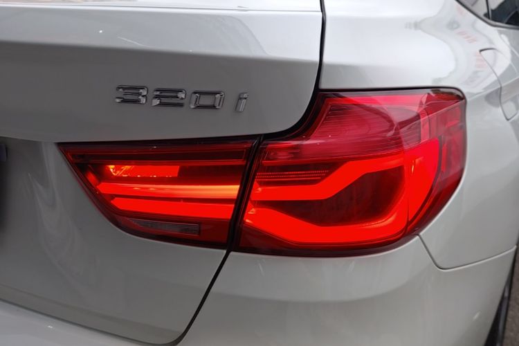 BMW 3 Series GT 2018 car image #8