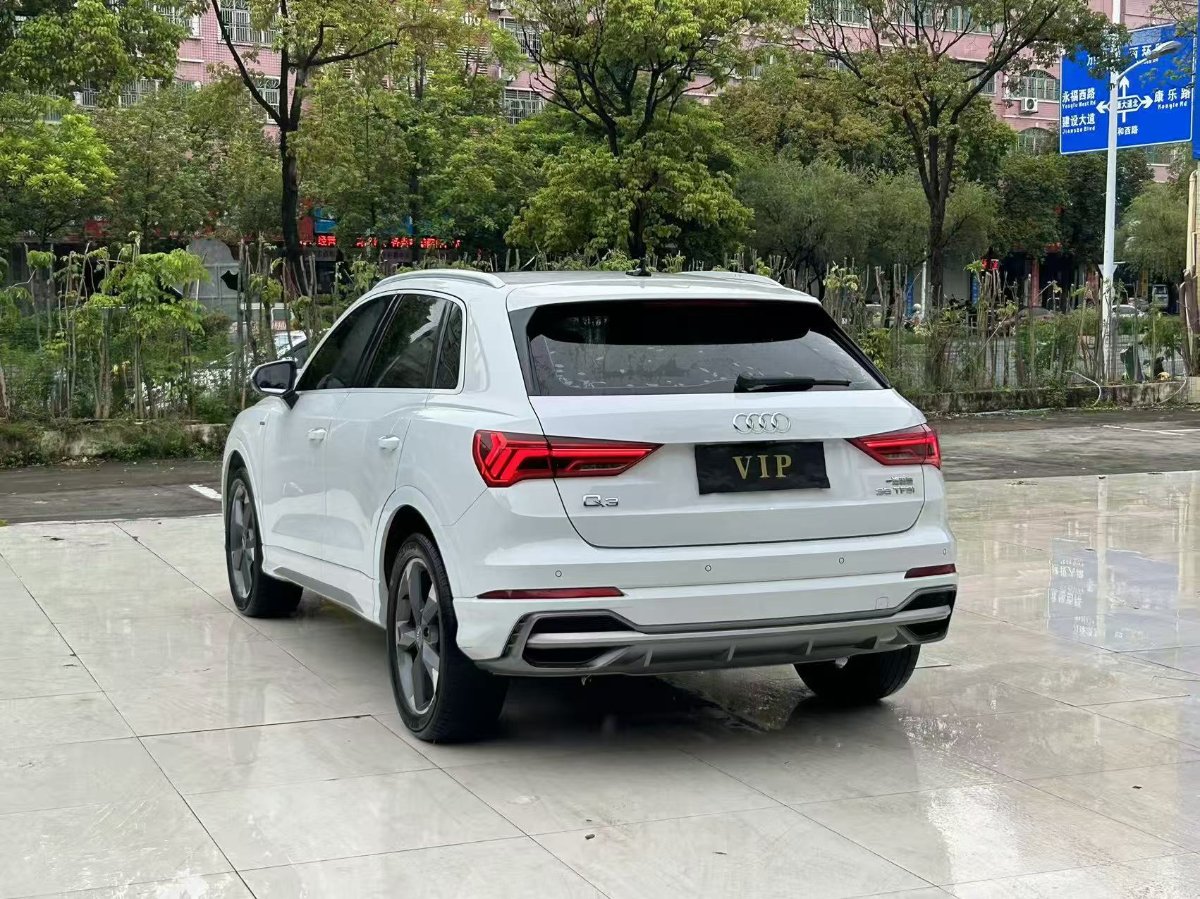 Audi Q3 2020 car image #9