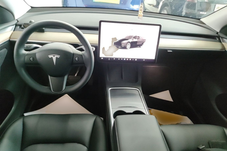 Tesla Model Y 2023 car image #11